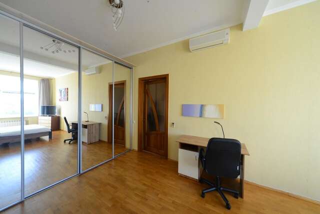 Апартаменты Kreschatyk Penthouse With Amazing View Киев-15
